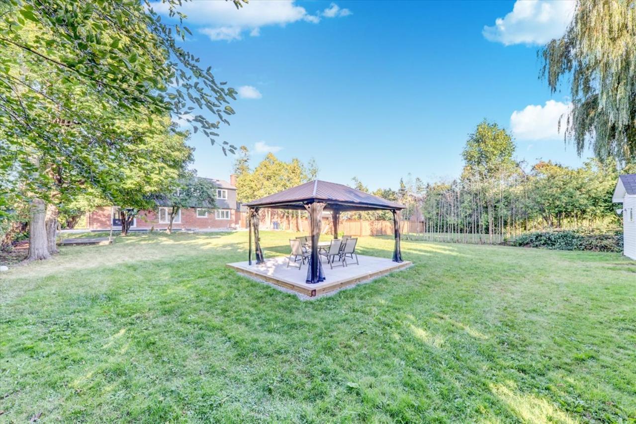 Stunning 7 Bedroom Rougeview Home With 2 Kitchens, 5 Bathrooms, Amazing Backyard & 8-Car Parking Toronto Exterior foto