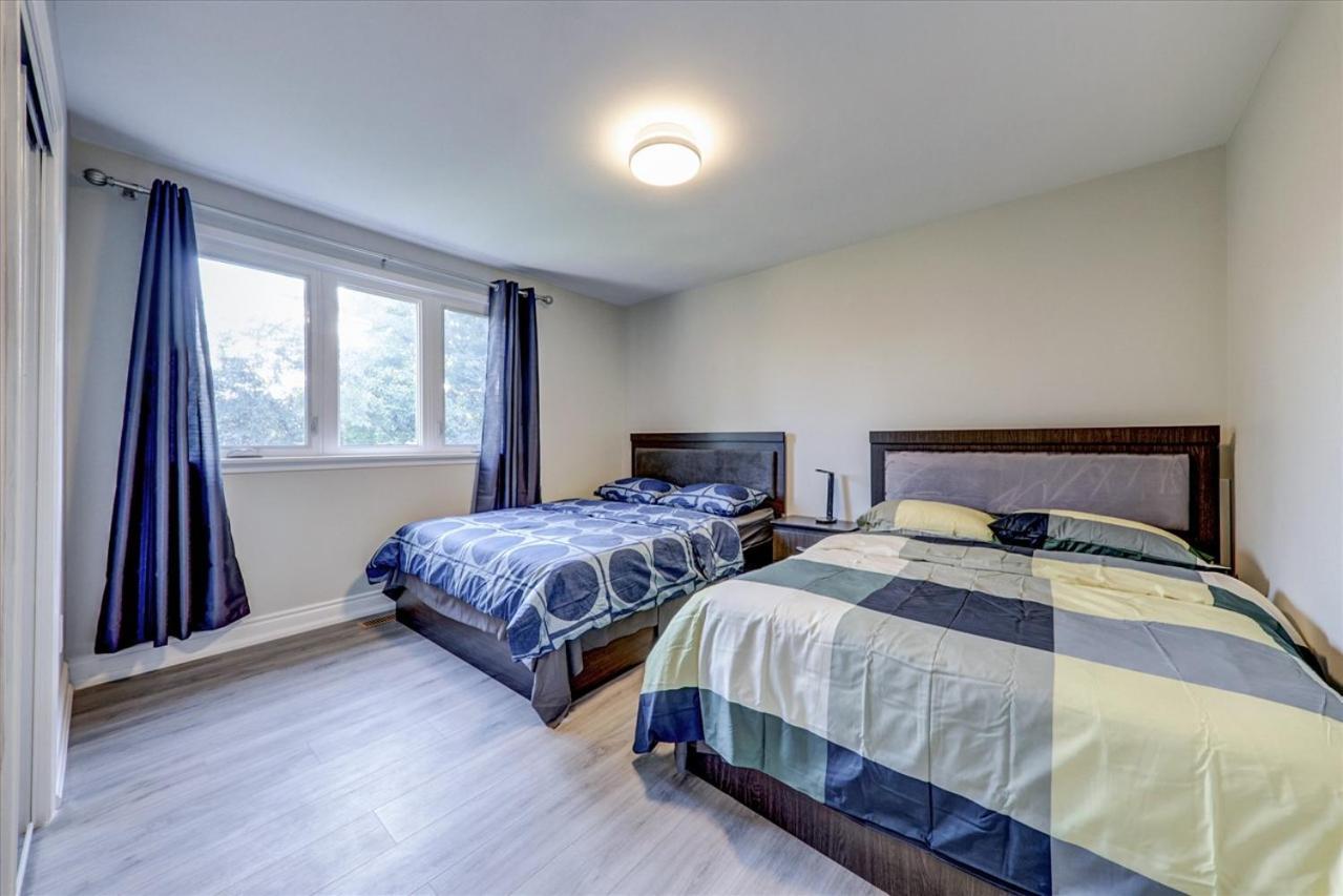 Stunning 7 Bedroom Rougeview Home With 2 Kitchens, 5 Bathrooms, Amazing Backyard & 8-Car Parking Toronto Exterior foto