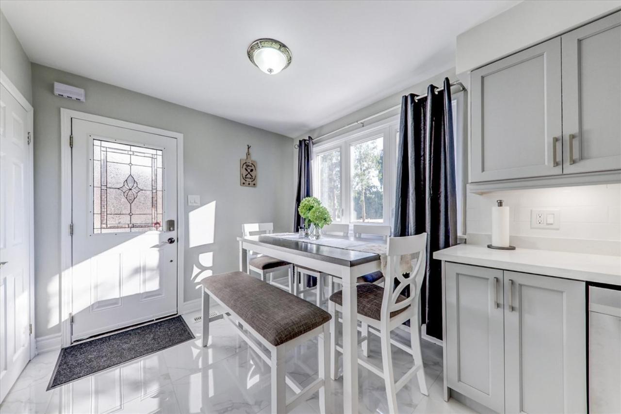 Stunning 7 Bedroom Rougeview Home With 2 Kitchens, 5 Bathrooms, Amazing Backyard & 8-Car Parking Toronto Exterior foto