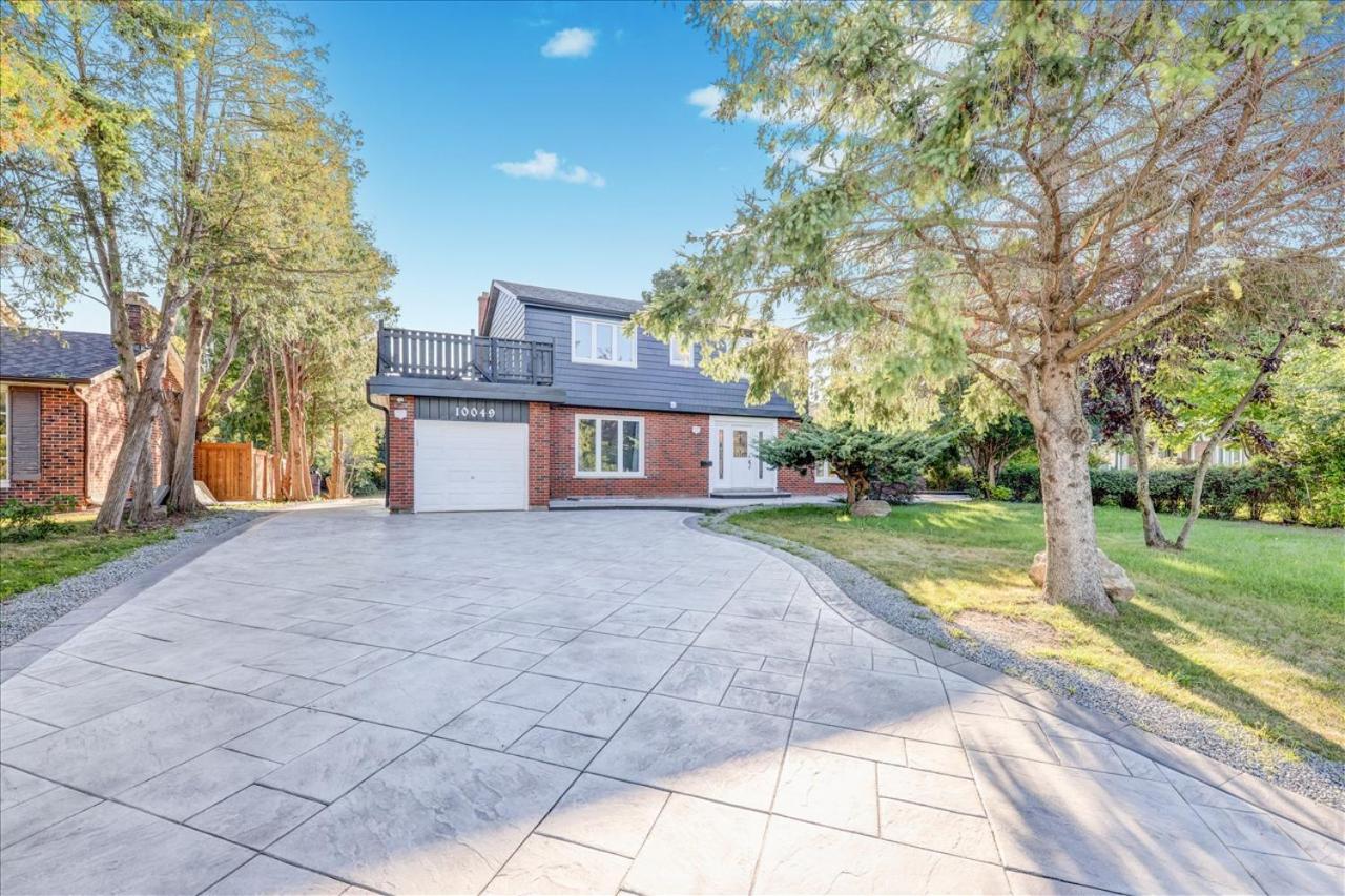 Stunning 7 Bedroom Rougeview Home With 2 Kitchens, 5 Bathrooms, Amazing Backyard & 8-Car Parking Toronto Exterior foto