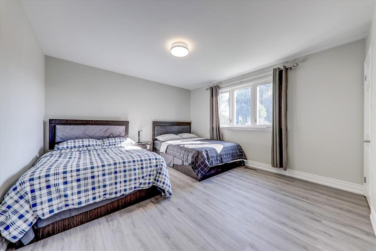 Stunning 7 Bedroom Rougeview Home With 2 Kitchens, 5 Bathrooms, Amazing Backyard & 8-Car Parking Toronto Exterior foto
