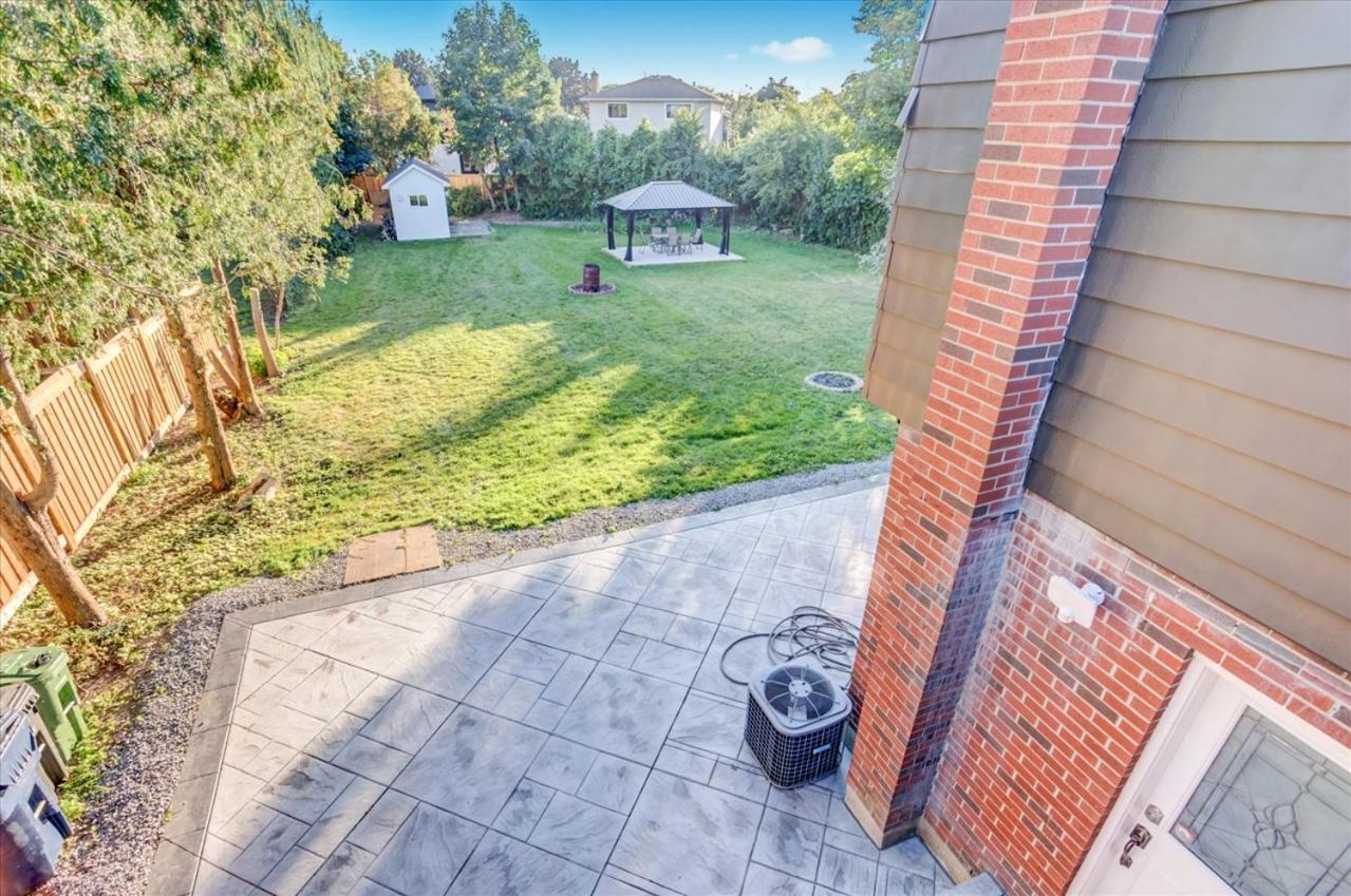 Stunning 7 Bedroom Rougeview Home With 2 Kitchens, 5 Bathrooms, Amazing Backyard & 8-Car Parking Toronto Exterior foto