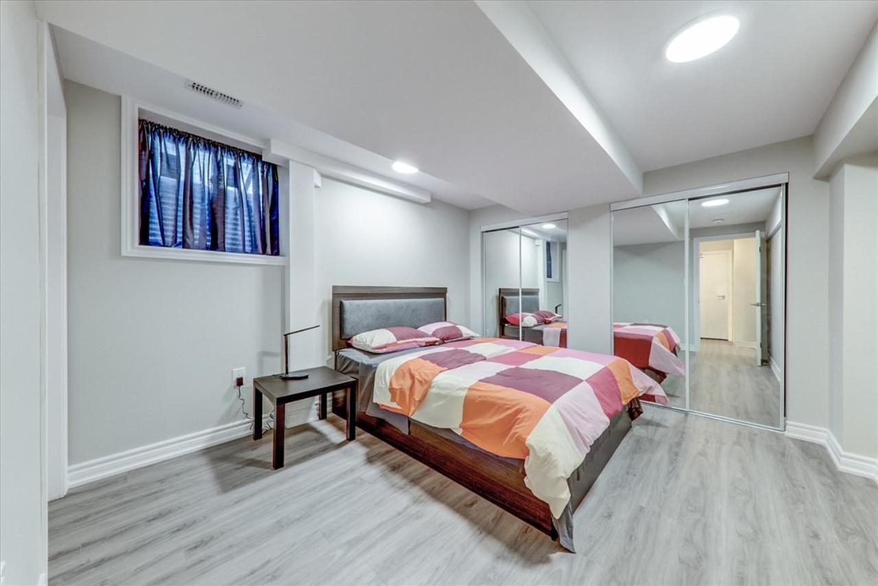 Stunning 7 Bedroom Rougeview Home With 2 Kitchens, 5 Bathrooms, Amazing Backyard & 8-Car Parking Toronto Exterior foto