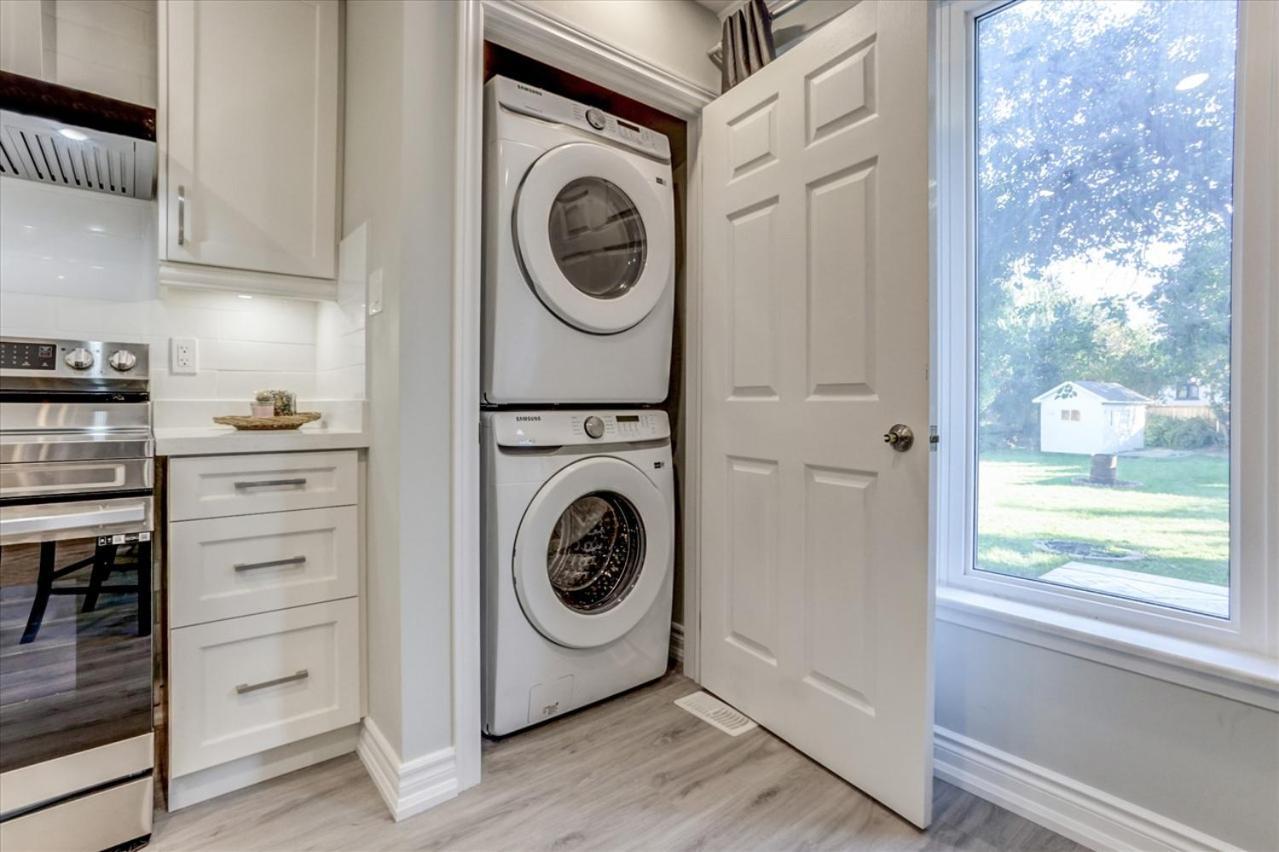 Stunning 7 Bedroom Rougeview Home With 2 Kitchens, 5 Bathrooms, Amazing Backyard & 8-Car Parking Toronto Exterior foto